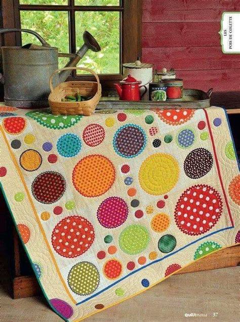 Circles make for a unique and pretty quilt. | Quilts, Polka dot quilts, Modern quilts