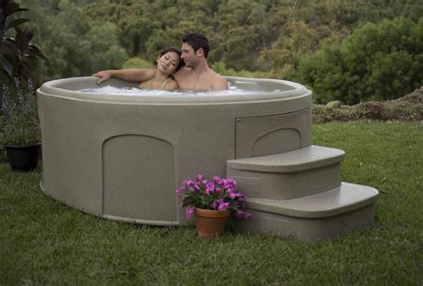 11 Portable Hot Tubs You Need To Survive The Winter | Portable hot tub, Inflatable hot tubs ...