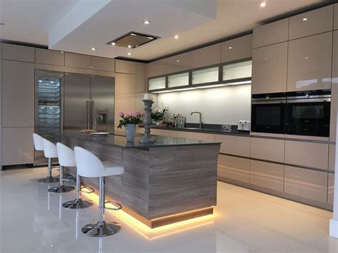 50 Stunning Modern Kitchen Design Ideas - HOMYHOMEE | Kitchen inspiration design, Modern kitchen ...