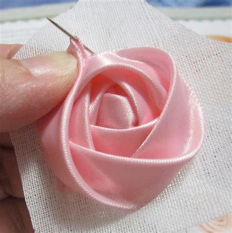 Ravings of a Mad Crafter: How to Make a Flat Ribbon Rose