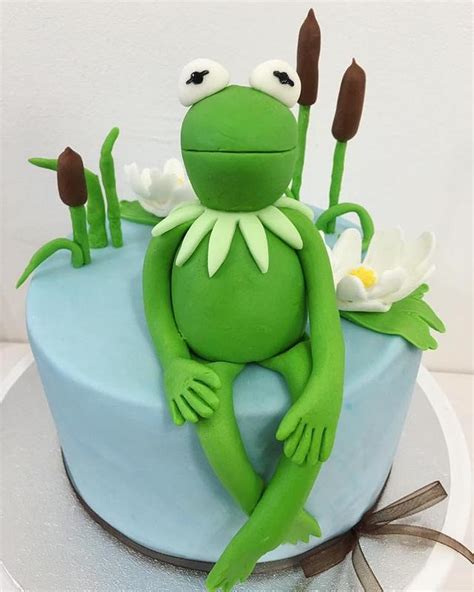 Lovely frog cake kermit - Decorated Cake by Agnes Linsen - CakesDecor