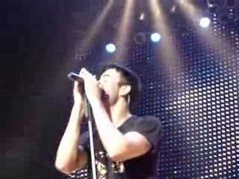 ENRIQUE IGLESIAS/ SOMEBODY'S ME - YouTube