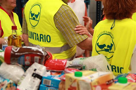 El Banco de Alimentos necesita 110.000 voluntarios para su próxima campaña de recogida | Público