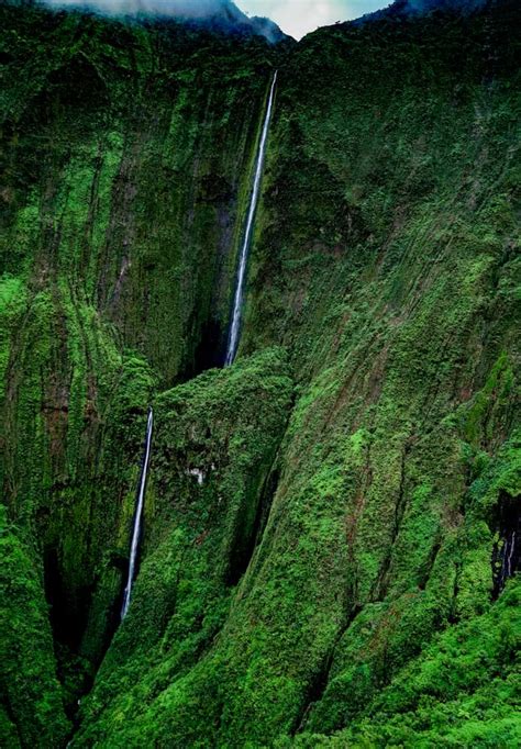 15 Amazing Waterfalls in Hawaii - The Crazy Tourist