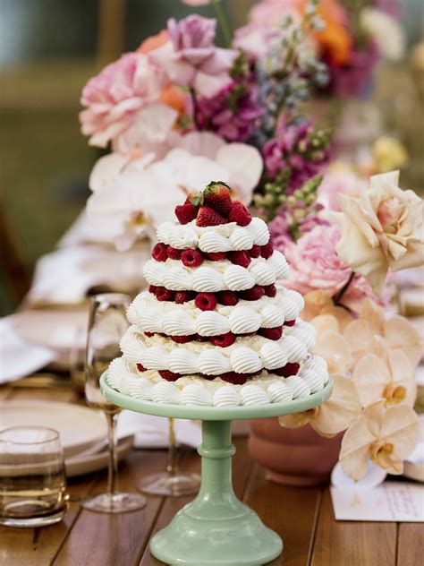 Pavlova & Meringue Wedding Cakes: Cake Alternatives