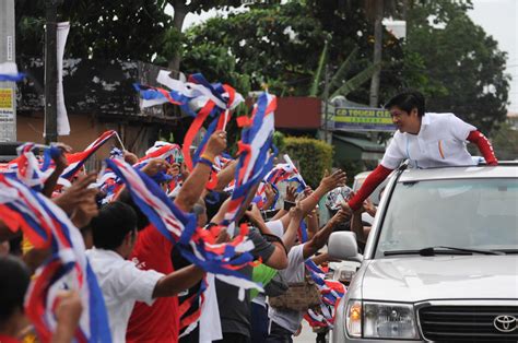 How Bongbong Marcos mirrors father’s image in campaign