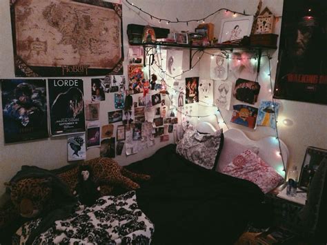 Grunge Vintage Aesthetic Bedroom Decor – TRENDECORS