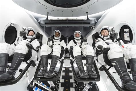 SpaceX : la Nasa reporte le premier vol habité opérationnel du Crew Dragon au 23 octobre