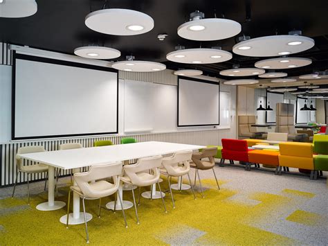 Fluctuating LED office lights offer workers caffeine-like energy boost | Office lighting ...