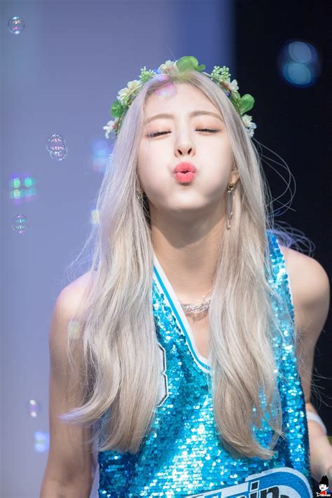 190802 ITZY - Yuna @ Fansign event : r/ITZY