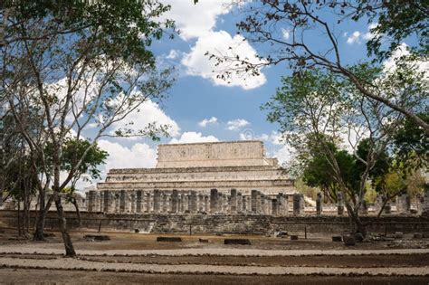 Mayan Temple in Chichen Itza Stock Photo - Image of mayan, travel: 35037648