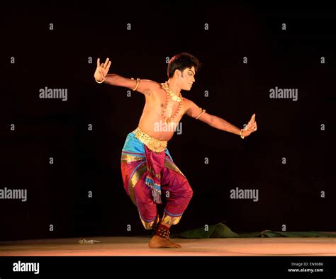 West bengal dance hi-res stock photography and images - Alamy