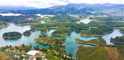 The #magical lake of #Guatape in #Colombia - click on the picture to find out how to get there ...