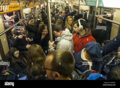 Overcrowded subway train at the rush hour in New York City Stock Photo - Alamy