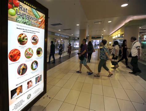 Mysterious odor at Ala Moana food court sickens some, sends 1 to hospital | Honolulu Star-Advertiser