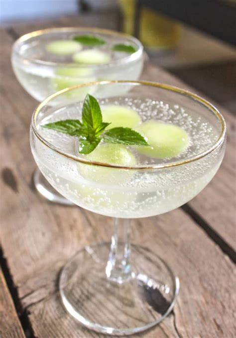 50 Easy Prosecco Cocktails Perfect For Your Next Party - Smart Party Ideas