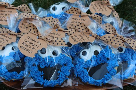 Cookie Monster Birthday Favors | cake pops | Pinterest