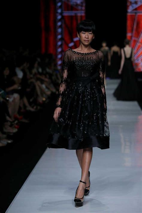 Jakarta Fashion Week 2014: Ivan Gunawan | FashionWindows Network