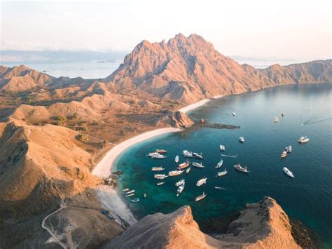 Padar Island Hike - Best Sunrise Viewpoint in Indonesia? – We Seek ...