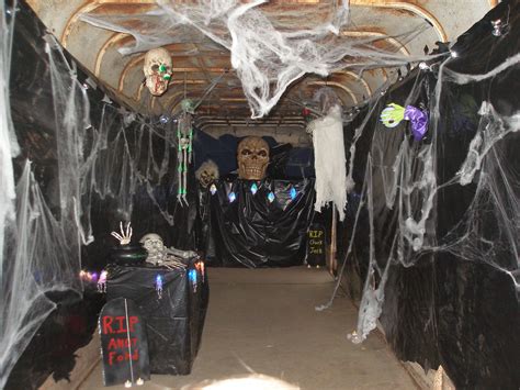 6 diy haunted house ideas to make your home extra spooky this halloween ...