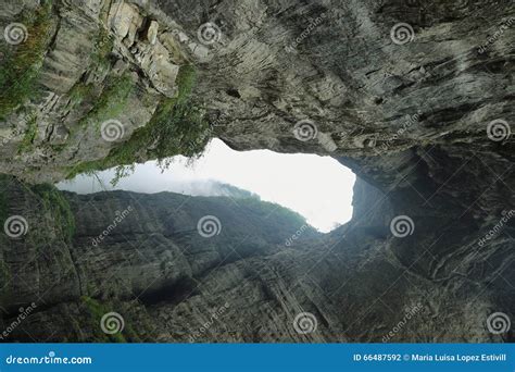 View of Tianmen Cave in Tianmen Mountain Stock Photo - Image of road, mountain: 66487592