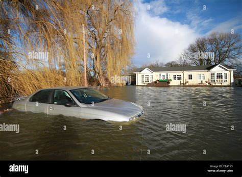 Flooding in 2014, Chertsey Surrey Stock Photo - Alamy