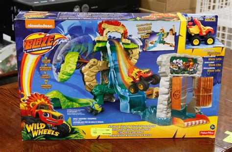 NICKELODEON BLAZE ANIMAL ISLAND STUNT SPEEDWAY TOY