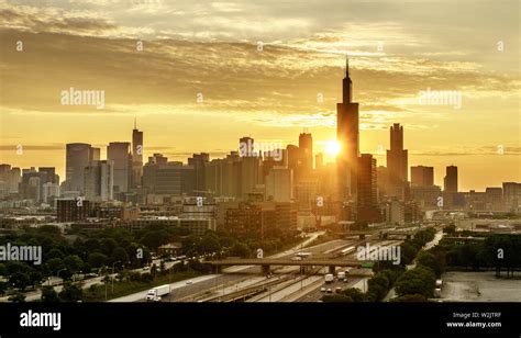 Sunrise Over the Chicago Skyline Stock Photo - Alamy