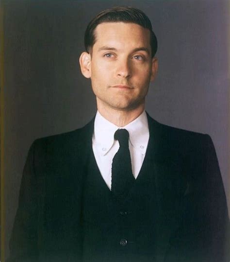 Tobey Maguire is Nick Carraway in Baz Luhrman's Great Gatsby | Celebrities, Gatsby, People