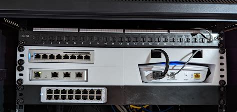 Unifi Switch Lite 16 PoE 10in Half Rack 2U - campestre.al.gov.br