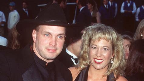 Country Star Garth Brooks' 1st Wife: Meet Sandy Mahl | Closer Weekly