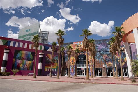 Outlet mall south of Las Vegas is largely empty | Business