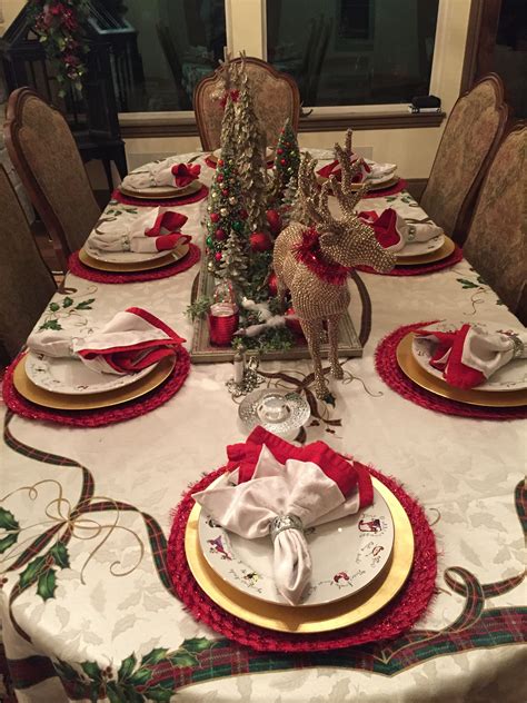 Pin by Joy Afoke on Christmas | Christmas table decorations, Christmas table centerpieces ...