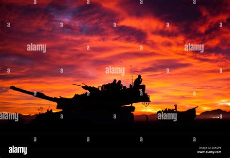 U.S. Marine Corps M1A1 Abrams Tank Crew prepare for the start of the days events Stock Photo - Alamy