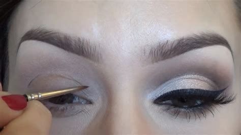 Doing Cut Crease Eyeshadow Like A Pro Was Never This Easy