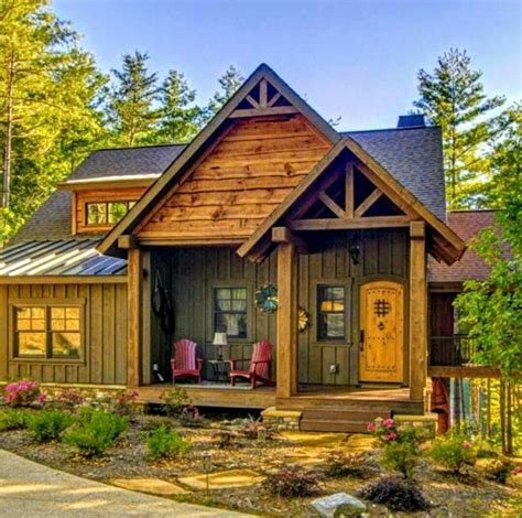 Pin by Eric Hall on cabins and cottages in 2020 | Small lake houses ...