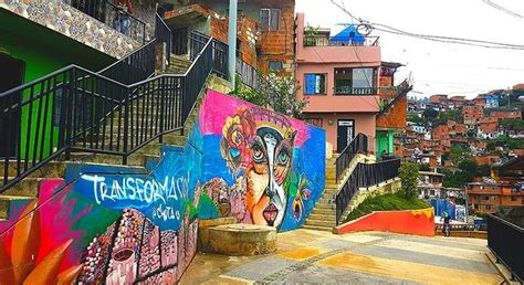 Tour Comuna 13: Graffiti Tour en la Ciudad de Medellín - Medellin | FREETOUR.com