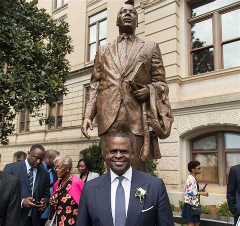 Dr. Martin Luther King Jr. statue finally erected in Atlanta hometown