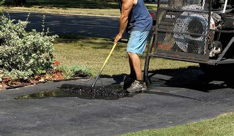 Blacktop Driveway Repair Tools for the Do-it-Yourselfer | Asphalt Kingdom