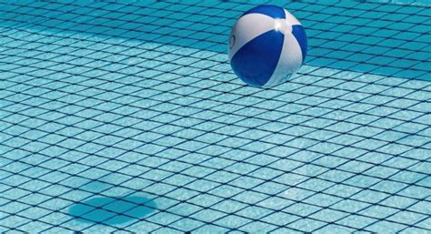 Bromine vs Chlorine Tablets For Your Pool: What's the Difference?