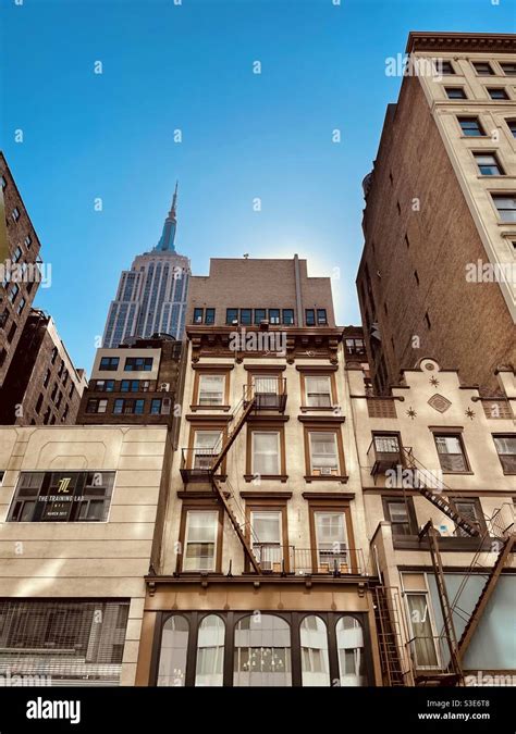 Contrasting old and new architecture in New York City Stock Photo - Alamy