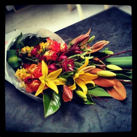 Tropical presentation bouquet Presentation Styles, Corporate Flowers ...