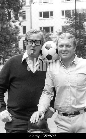 Film - Michael Caine and Bobby Moore - Escape to Victory premiere Stock Photo: 106948527 - Alamy