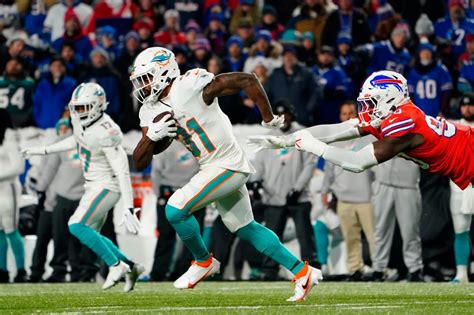 Dolphins vs. Bills: Best photos from the Week 15 loss