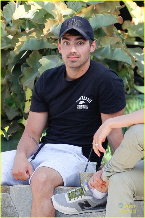 Joe Jonas Makes Funny Faces for the Camera | Photo 811832 - Photo ...