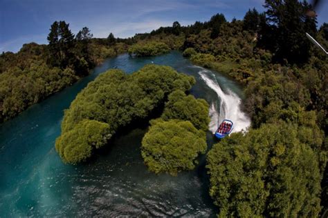 Lake Taupo Hukafalls Jet boat ride to the Mighty Huka Falls