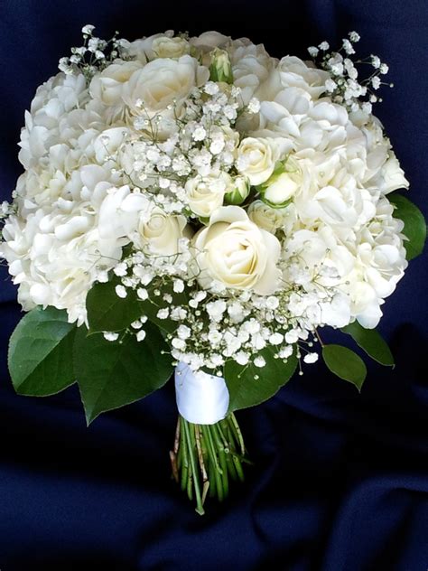 bloomsbyella.com has expired in 2022 | White rose bouquet, White ...