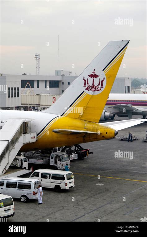 Servicing at Brunei International Airport Stock Photo - Alamy