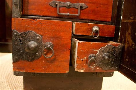 Chest Drawers 2 | Sidney Reilly | Flickr