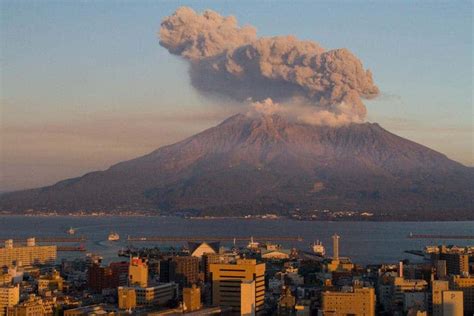 Spledid photos from the Sakurajima volcano eruption